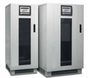 Em em linha de baixa frequência da série 10 - 200KVA com 8KW - 160KW 3Ph de UPS da indústria/para fora