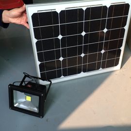 Iluminação exterior conduzida solar recarregável da segurança da luz de inundação de 10 w na lâmpada de rua